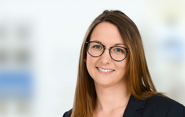 Portraitfoto von Frau Isabell Bohnwagner - SAHM Leiterin Vertriebsinnendienst