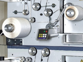 SAHM 464XE - Parallel-Spulmaschine mit integrierter fadenspannungsgeregelter Abrollung Detailfoto einer SAHM Parallel-Spulmaschine mit integrierter fadenspannungsgeregelter Abrollung, Modell SAHM 464XE